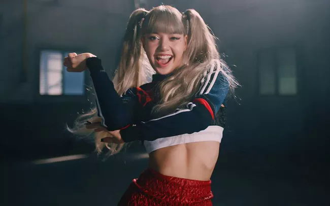Lisa (BLACKPINK) mencetak rekor baru untuk artis K-Pop wanita di Spotify - Foto 1.