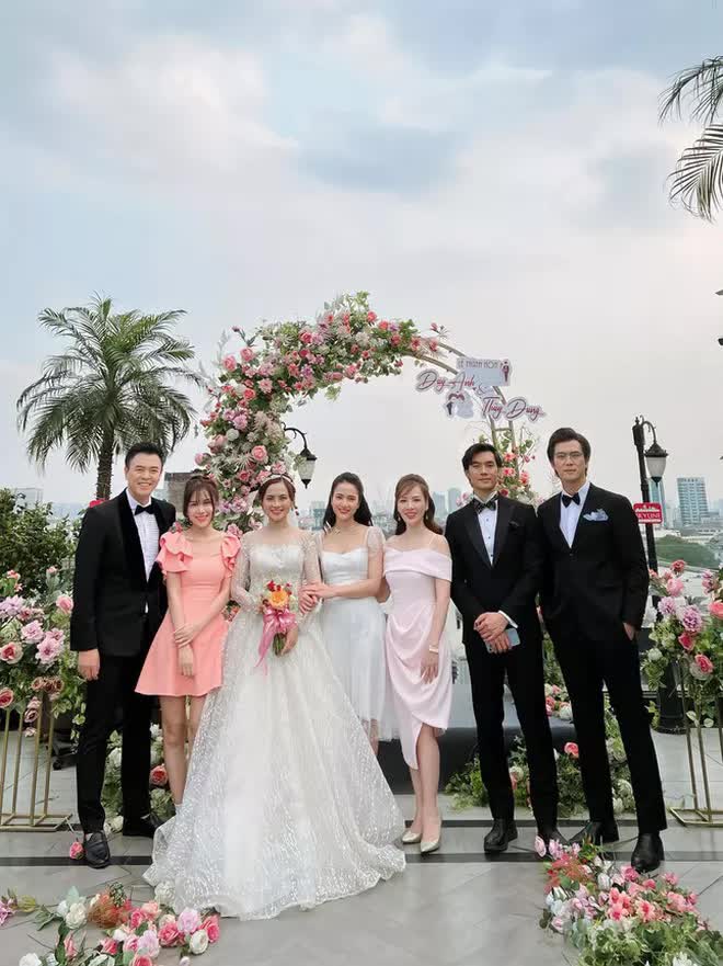 Những đám cưới ngoài trời cực đẹp trong phim Việt - Ảnh 35.