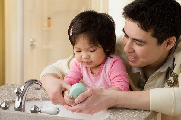 Những cột mốc v&agrave;ng để dạy trẻ tự lập, nếu bố mẹ bỏ qua con sẽ sống phụ thuộc cả đời! - Ảnh 2.