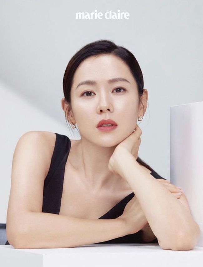 Vợ chồng Hyun Bin - Son Ye Jin khoe nhan sắc chuẩn tường thành trên tạp chí sau khi kết hôn - Ảnh 2.