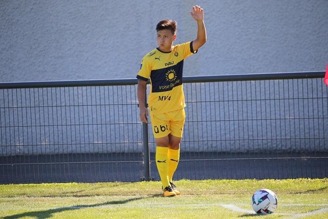 Nguyễn Quang Hải chắc suất đá chính cho Pau FC ở trận ra quân Ligue 2 - Ảnh 1.