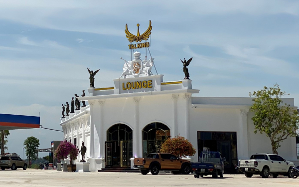 Nổ s&uacute;ng tại qu&aacute;n bar vừa khai trương, 5 người bị thương - Ảnh 1.