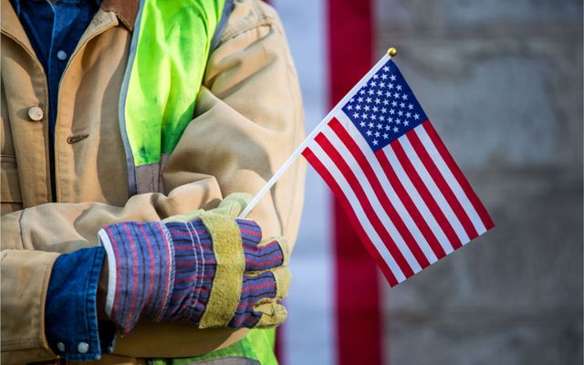 Người Mỹ vật v&atilde; mưu sinh trong bối cảnh gi&aacute; xăng cao k&egrave;m lạm ph&aacute;t - Ảnh 2.