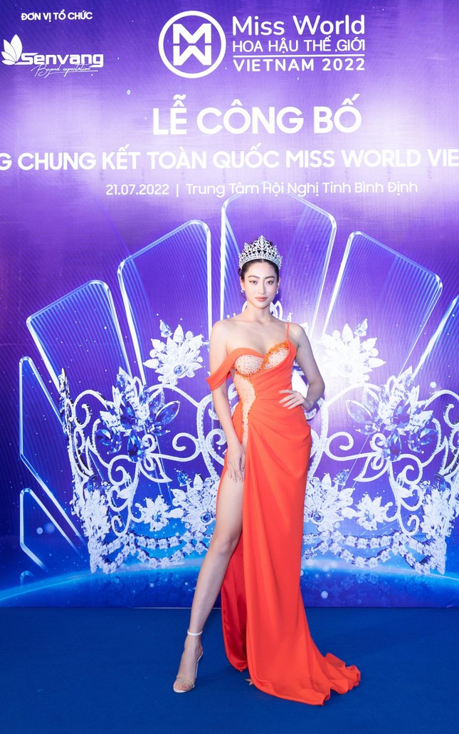 Top 3 Miss World Vietnam 2019 hội ngộ trên thảm đỏ, khoe nhan sắc nóng bỏng trước khi hết nhiệm kỳ - Ảnh 3.