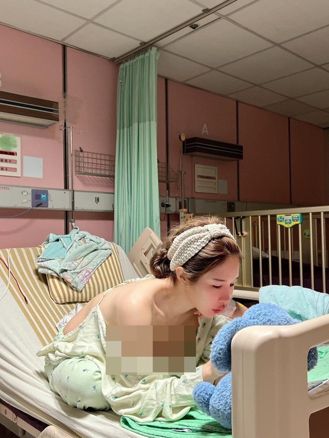 Mẫu nữ bị chỉ trích dữ dội vì chụp ảnh khoe trọn vòng một trên giường bệnh - Ảnh 3.