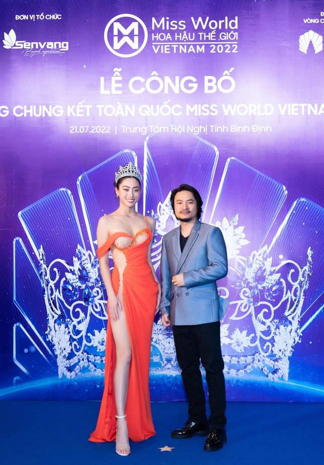 Top 3 Miss World Vietnam 2019 hội ngộ trên thảm đỏ, khoe nhan sắc nóng bỏng trước khi hết nhiệm kỳ - Ảnh 4.