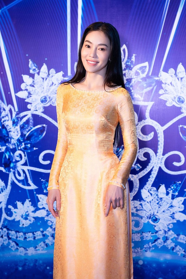 Top 3 Miss World Vietnam 2019 hội ngộ trên thảm đỏ, khoe nhan sắc nóng bỏng trước khi hết nhiệm kỳ - Ảnh 8.