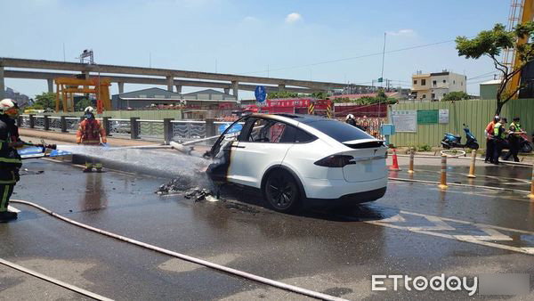 Toàn cảnh vụ Lâm Chí Dĩnh và con trai gặp tai nạn: Tài tử chấn thương sọ não, thoát chết nhờ nhóm công nhân dũng cảm - Ảnh 6.