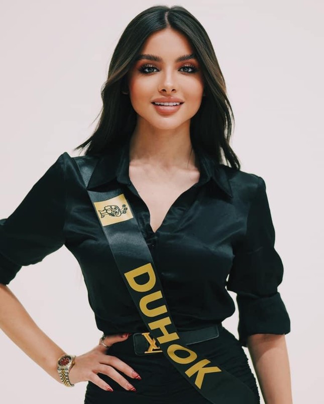 Dàn thí sinh Hoa hậu Iraq 2022 khiến khán giả hoa mắt vì gương mặt quá giống nhau - Ảnh 2.