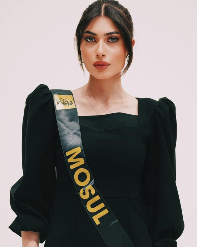 Dàn thí sinh Hoa hậu Iraq 2022 khiến khán giả hoa mắt vì gương mặt quá giống nhau - Ảnh 12.