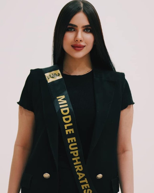 Dàn thí sinh Hoa hậu Iraq 2022 khiến khán giả hoa mắt vì gương mặt quá giống nhau - Ảnh 5.