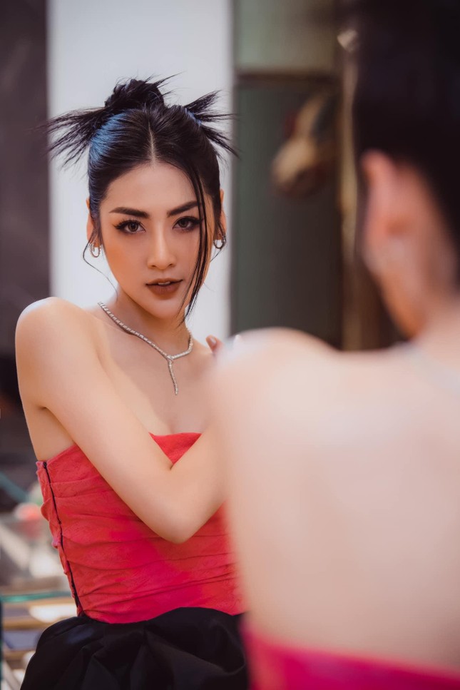 Lương Thuỳ Linh nóng bỏng với áo crop top lạ mắt, Kỳ Duyên khoe cơ bụng sexy - Ảnh 6.