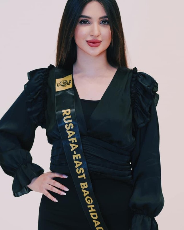 Dàn thí sinh Hoa hậu Iraq 2022 khiến khán giả hoa mắt vì gương mặt quá giống nhau - Ảnh 9.