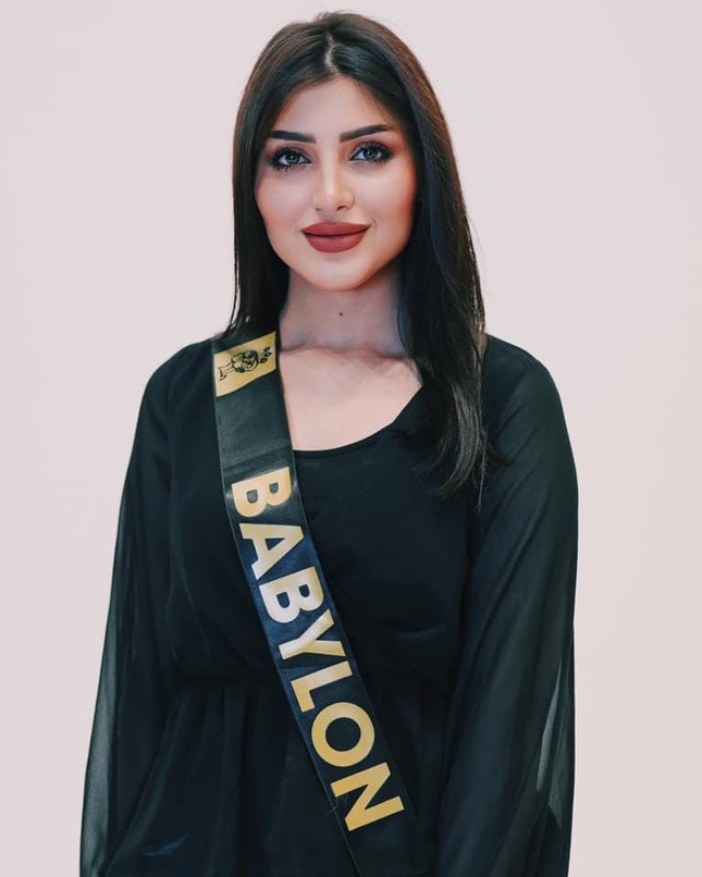 Dàn thí sinh Hoa hậu Iraq 2022 khiến khán giả hoa mắt vì gương mặt quá giống nhau - Ảnh 10.