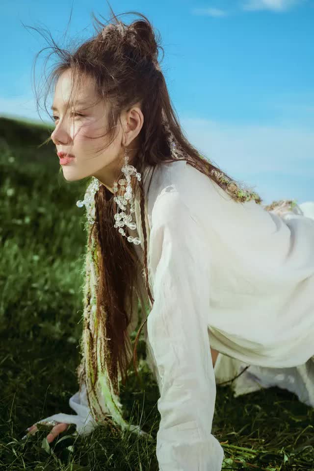 Phương Ly tung MV đẹp như mơ, kết hợp cùng JustaTee - Ảnh 3.