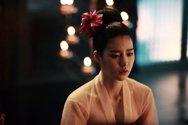 Mỹ nhân hứa hẹn lấn át nhan sắc Song Hye Kyo ở bom tấn mới, nổi tiếng vì chuyên trị vai quyến rũ - Ảnh 4.