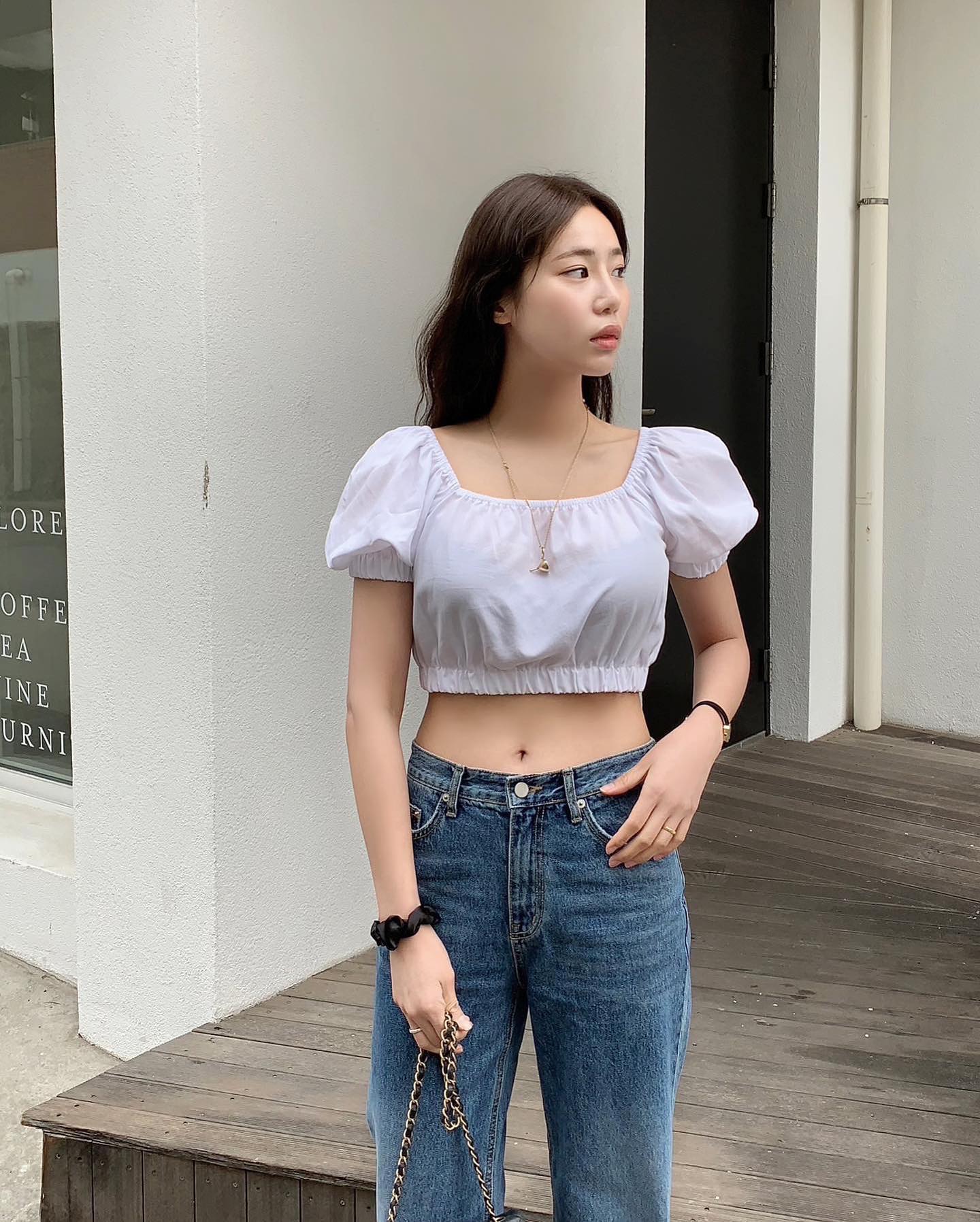 Mặc áo crop top thế nào cho sang chảnh tinh tế? Chị em hãy tham khảo 4 công thức - Ảnh 10.