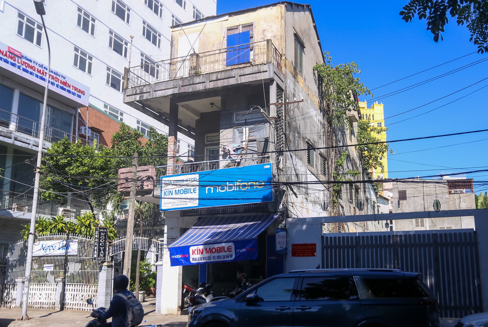 Ảnh: Bên trong những căn nhà tập thể cũ nát, vừa ở vừa run giữa trung tâm Đà Nẵng - Ảnh 2. Ảnh: Bên trong những căn nhà tập thể cũ nát, vừa ở vừa run giữa trung tâm Đà Nẵng - Ảnh 2.