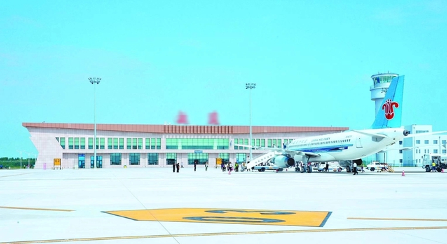 S&acirc;n bay nh&agrave;n hạ nhất Trung Quốc: Mỗi ng&agrave;y chỉ bay đ&uacute;ng 1 chuyến, nằm ở miền cực Đ&ocirc;ng đ&oacute;n b&igrave;nh minh sớm nhất đất nước tỷ d&acirc;n - Ảnh 1.