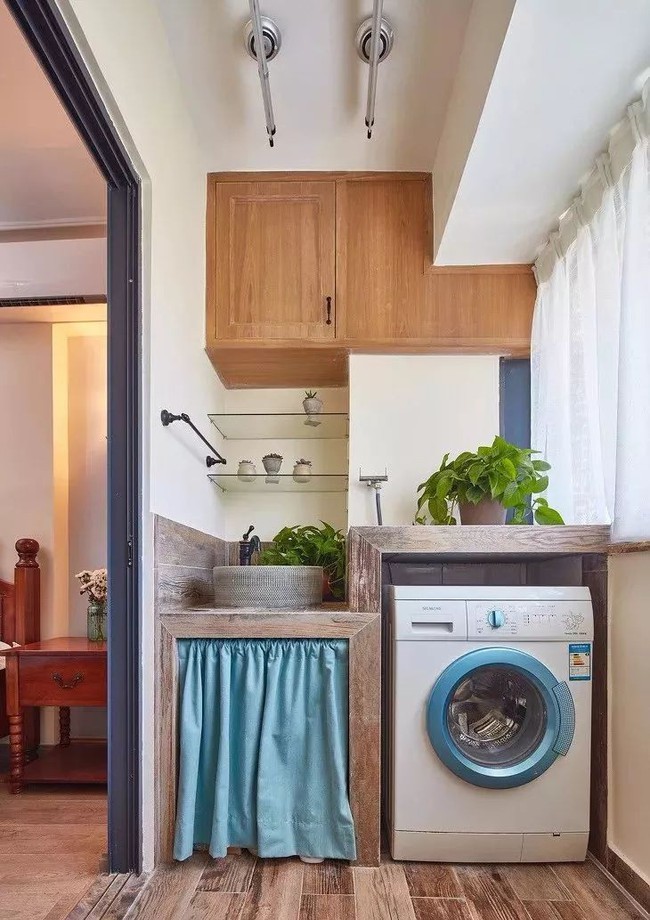 Tận dụng ban công để máy giặt, giải pháp hay cho những người ở nhà chung cư - Ảnh 1.