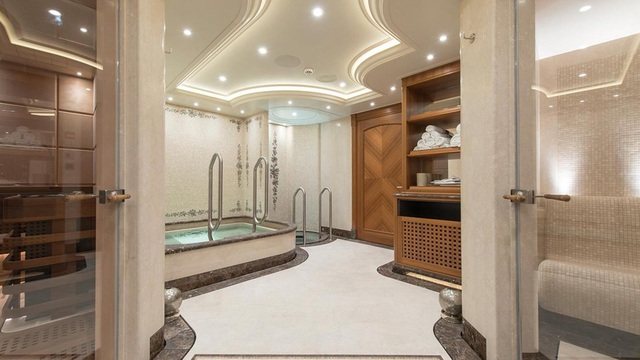 Các tỉ phú độ gì cho siêu du thuyền: Rạp chiếu phim, phòng trượt tuyết, bệnh viện... - Ảnh 10.