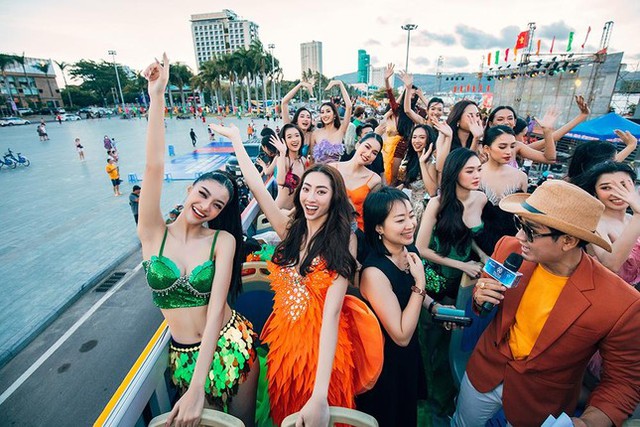 Diễu hành carnival Miss World Vietnam 2022 bị ném đá, BTC nói gì? - Ảnh 3.