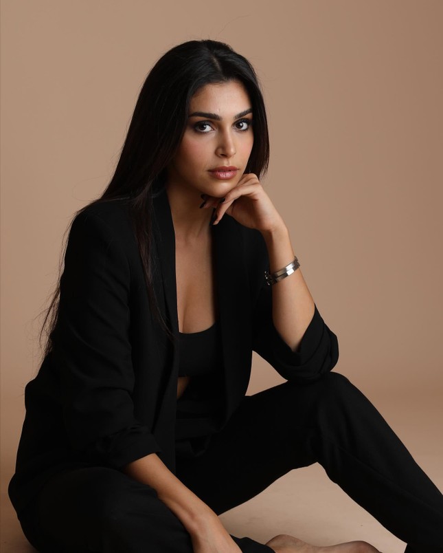 Tân Hoa hậu Lebanon cực xinh đẹp nhưng bị chê chiều cao khiêm tốn và vòng eo bánh mì - Ảnh 8. Tân Hoa hậu Lebanon cực xinh đẹp nhưng bị chê chiều cao khiêm tốn và vòng eo bánh mì - Ảnh 8.