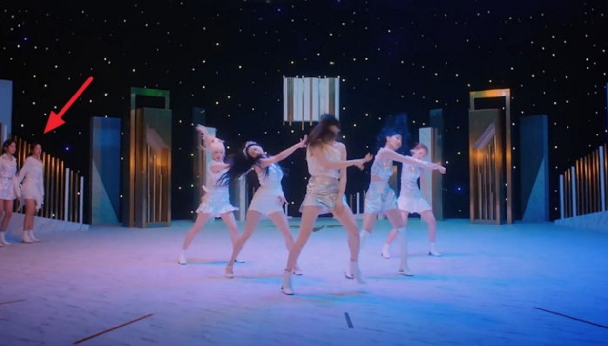 Nhặt sạn 9 MV Kpop đố ai nhận ra: Jennie (BLACKPINK) đổi màu, SNSD sai tên mà còn mắc lỗi vũ đạo! - Ảnh 6. Nhặt sạn 9 MV Kpop đố ai nhận ra: Jennie (BLACKPINK) đổi màu, SNSD sai tên mà còn mắc lỗi vũ đạo! - Ảnh 6.