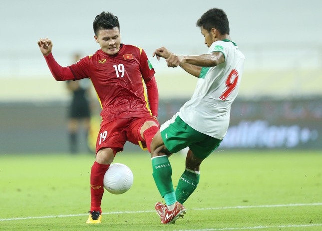 Quang Hải: Quang Hải là cầu thủ nổi tiếng của ĐT Việt Nam, với phong cách đa năng và kỹ thuật điêu luyện trên sân cỏ. Hãy xem hình ảnh của anh ta để cảm nhận sự tài năng của một tuyển thủ hàng đầu trong lịch sử bóng đá Việt Nam.
