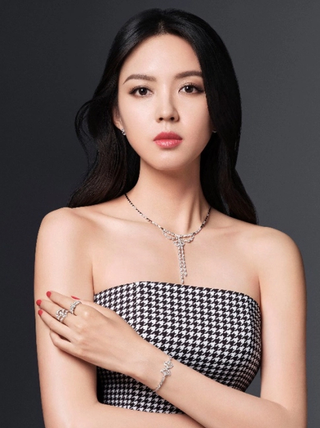 Nàng hậu học giỏi từ chối đại gia, kết hôn với người bình thường, chỉ làm một hành động trên MXH mà được khen dạy con khéo - Ảnh 2. Nàng hậu học giỏi từ chối đại gia, kết hôn với người bình thường, chỉ làm một hành động trên MXH mà được khen dạy con khéo - Ảnh 2.