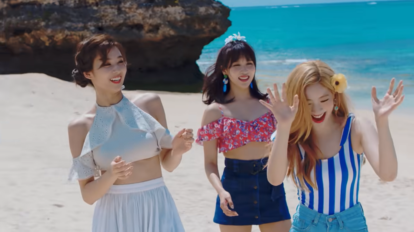 Nhặt sạn 9 MV Kpop đố ai nhận ra: Jennie (BLACKPINK) đổi màu, SNSD sai tên mà còn mắc lỗi vũ đạo! - Ảnh 15. Nhặt sạn 9 MV Kpop đố ai nhận ra: Jennie (BLACKPINK) đổi màu, SNSD sai tên mà còn mắc lỗi vũ đạo! - Ảnh 15.