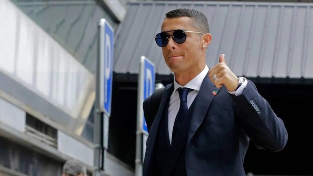 Bị các đại gia ngoảnh mặt, Ronaldo phải hạ mình mời chào đội bóng nhỏ - Ảnh 1.