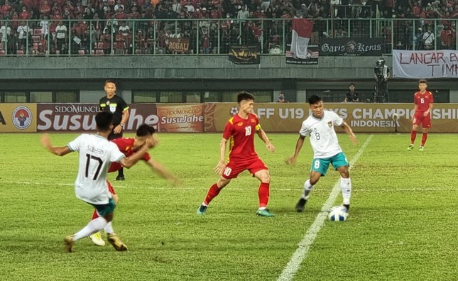 U19 Việt Nam: Đầy quyết tâm, thừa sáng tạo nhưng thiếu thể lực - Ảnh 3.