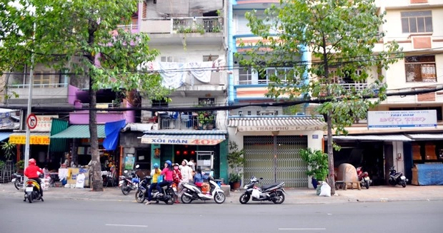 Quán xôi nổi tiếng với cái tên “rùng rợn” nhất Việt Nam: Tuy sợ những lúc nào cũng đông nghịt khách xếp hàng chờ mua - Ảnh 1.