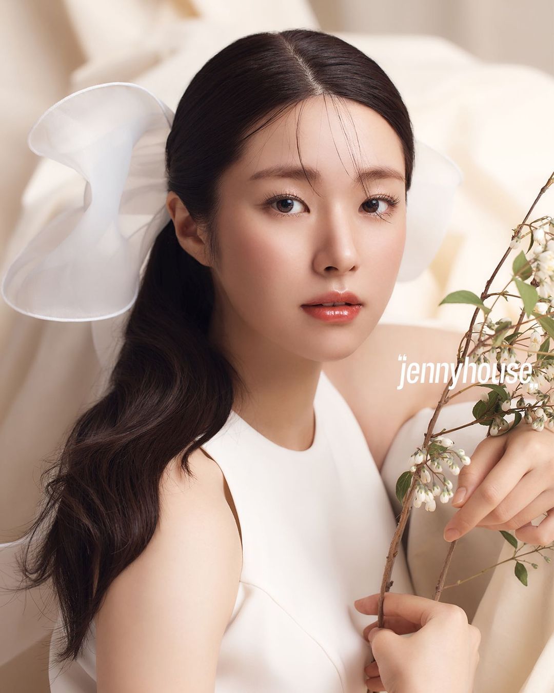 Mỹ nhân nổi lên sau 1 đêm nhờ vai phụ cô dâu: Nét đẹp quá giống Shin Se Kyung, học tận 2 trường đại học danh giá thế giới - Ảnh 1. Mỹ nhân nổi lên sau 1 đêm nhờ vai phụ cô dâu: Nét đẹp quá giống Shin Se Kyung, học tận 2 trường đại học danh giá thế giới - Ảnh 1.