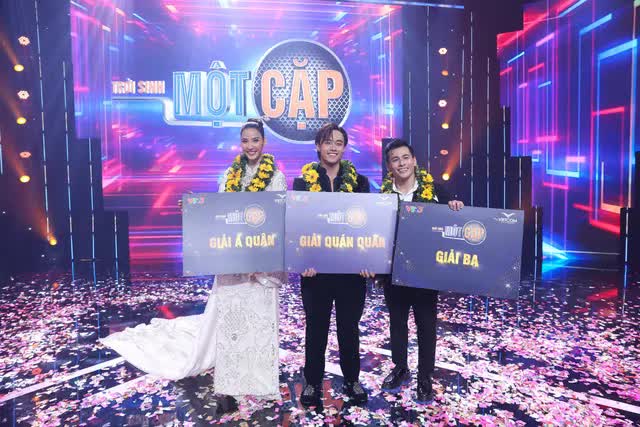 H&aacute;t b&ugrave;ng nổ, Ho&agrave;ng Th&ugrave;y gi&agrave;nh ng&ocirc;i &Aacute; qu&acirc;n Trời sinh một cặp - Ảnh 1.