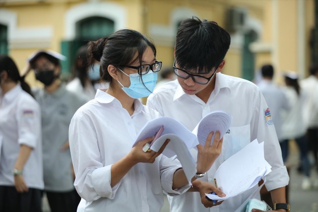 Tuyển sinh đại học: Bẫy điểm sàn - Ảnh 1.