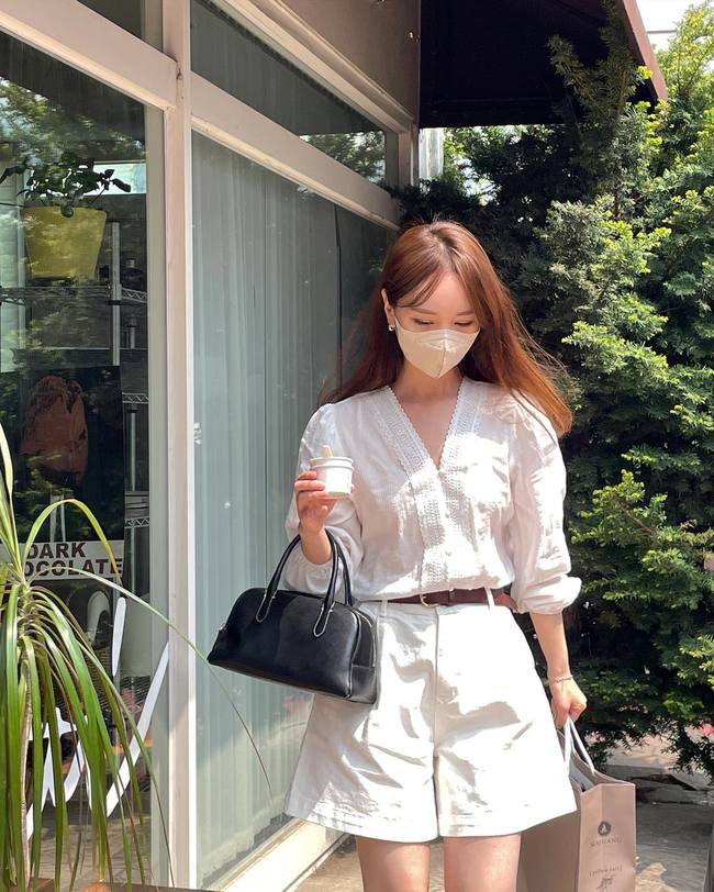 Quý cô Hàn Quốc chuyên diện trang phục màu trung tính nhưng không gây nhàm chán nhờ mix đồ thông minh - Ảnh 13.