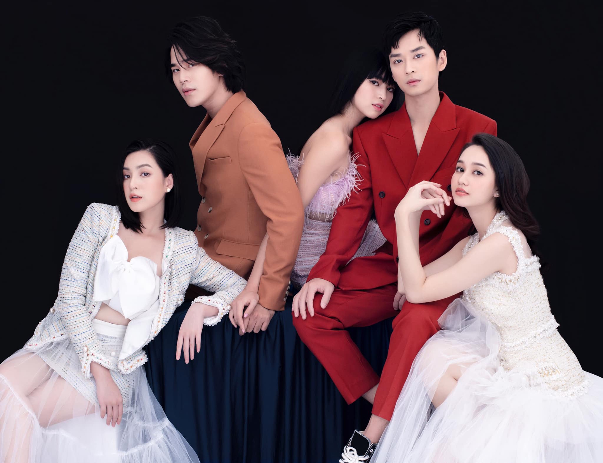 Dàn sao Mắt Biếc hiện tại: 2 nhân vật lột xác ngoại hình ngoạn mục, Hà Lan (Trúc Anh) gây bất ngờ - Ảnh 2. Dàn sao Mắt Biếc hiện tại: 2 nhân vật lột xác ngoại hình ngoạn mục, Hà Lan (Trúc Anh) gây bất ngờ - Ảnh 2.