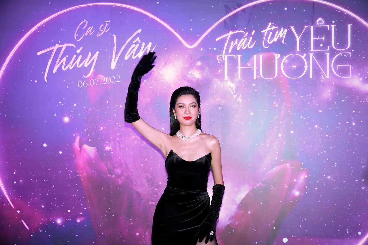 Thúy Vân chính thức làm ca sĩ: Mời Vũ Thu Phương - Khánh Vân đóng MV, bất ngờ bật khóc trong họp báo - Ảnh 1. Thúy Vân chính thức làm ca sĩ: Mời Vũ Thu Phương - Khánh Vân đóng MV, bất ngờ bật khóc trong họp báo - Ảnh 1.