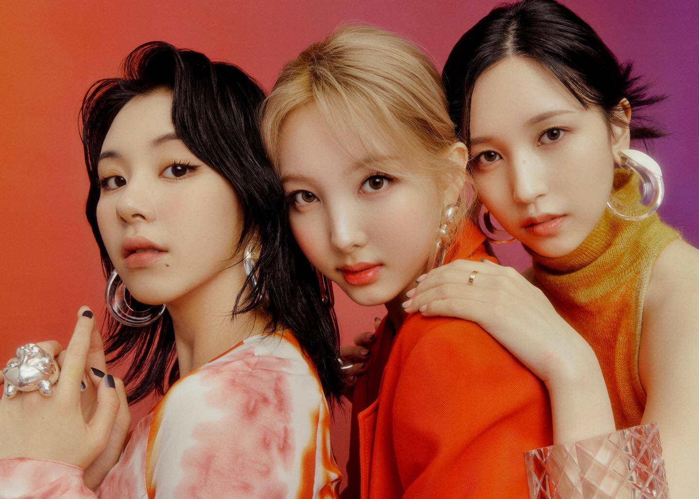 TWICE tiết lộ về mặt tr&aacute;i của sự nổi tiếng: &Aacute;m ảnh với fan cuồng, lịch tr&igrave;nh d&agrave;y đặc đến nỗi kh&ocirc;ng c&oacute; thời gian ri&ecirc;ng tư - Ảnh 11.