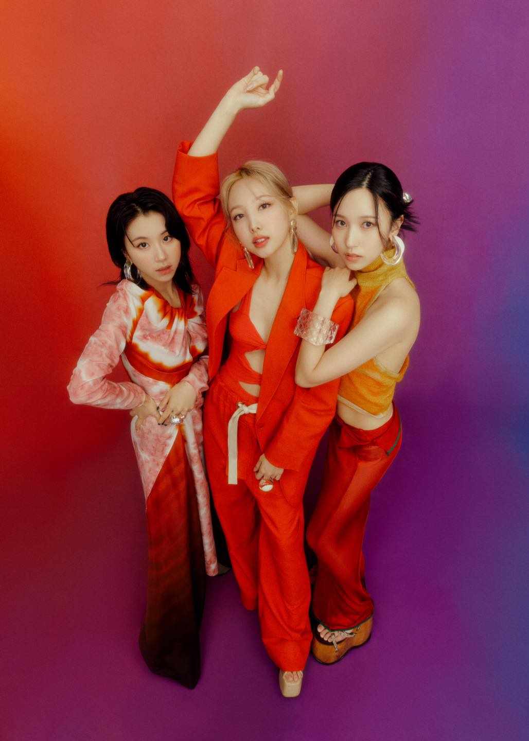 TWICE tiết lộ về mặt tr&aacute;i của sự nổi tiếng: &Aacute;m ảnh với fan cuồng, lịch tr&igrave;nh d&agrave;y đặc đến nỗi kh&ocirc;ng c&oacute; thời gian ri&ecirc;ng tư - Ảnh 10.