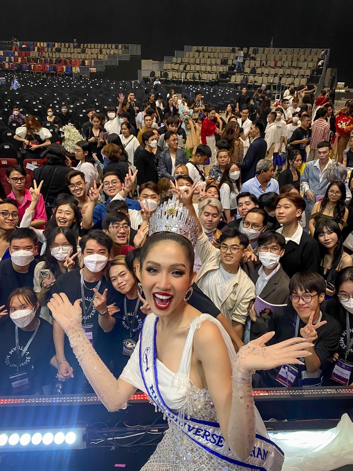 Gặp Đỗ Nhật H&agrave; sau Chung kết Hoa hậu Ho&agrave;n vũ: Kh&ocirc;ng một c&ocirc; g&aacute;i n&agrave;o đ&aacute;ng bị c&ocirc;ng k&iacute;ch cả - Ảnh 7.