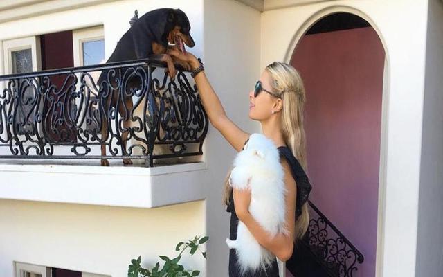 Paris Hilton &ndash; ch&aacute;u g&aacute;i của &ocirc;ng chủ tập đo&agrave;n kh&aacute;ch sạn nổi tiếng thế giới: Kiếm tiền v&agrave; ti&ecirc;u tiền theo c&aacute;ch kh&ocirc;ng giống ai - Ảnh 7.