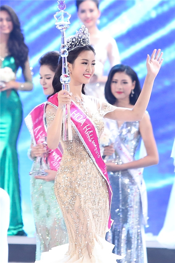 Cuộc sống hiện tại của Top 3 Hoa hậu Việt Nam 2016: Đỗ Mỹ Linh sắp cưới bạn trai thiếu gia, 2 Á hậu thì sao? - Ảnh 4.