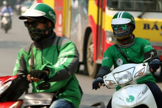 Thu ph&iacute; nắng n&oacute;ng, Grab nhận phản ứng từ h&agrave;nh kh&aacute;ch: C&otilde;ng ph&iacute; tắc đường, trời mưa, giờ lại th&ecirc;m trời nắng?! - Ảnh 2.