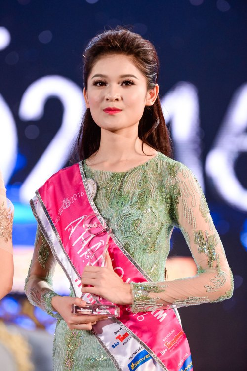 Cuộc sống hiện tại của Top 3 Hoa hậu Việt Nam 2016: Đỗ Mỹ Linh sắp cưới bạn trai thiếu gia, 2 Á hậu thì sao? - Ảnh 18.