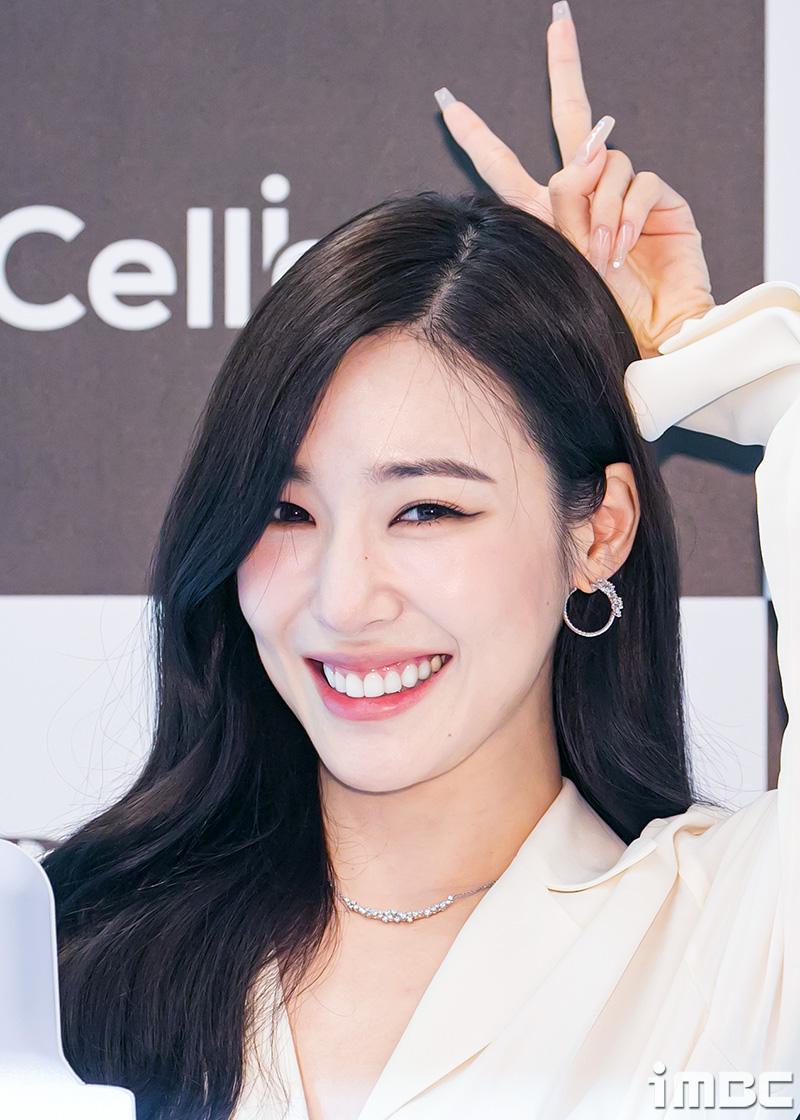 tiffany hwang eye smile 2022