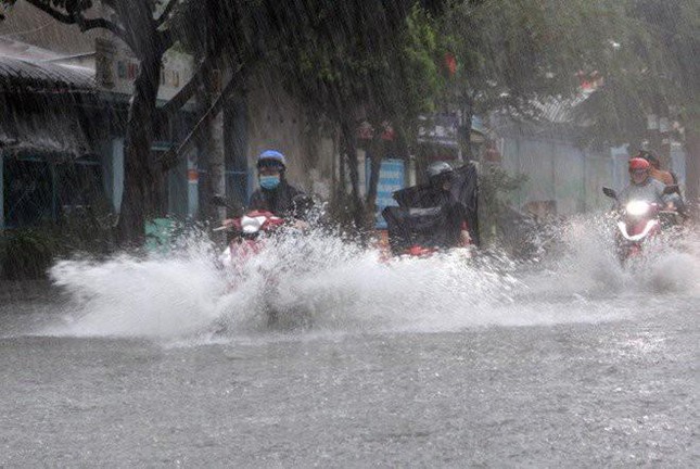 Vùng áp thấp hình thành trên Biển Đông, nhiều vùng đất liền sẽ có mưa to, gió giật mạnh - Ảnh 2.