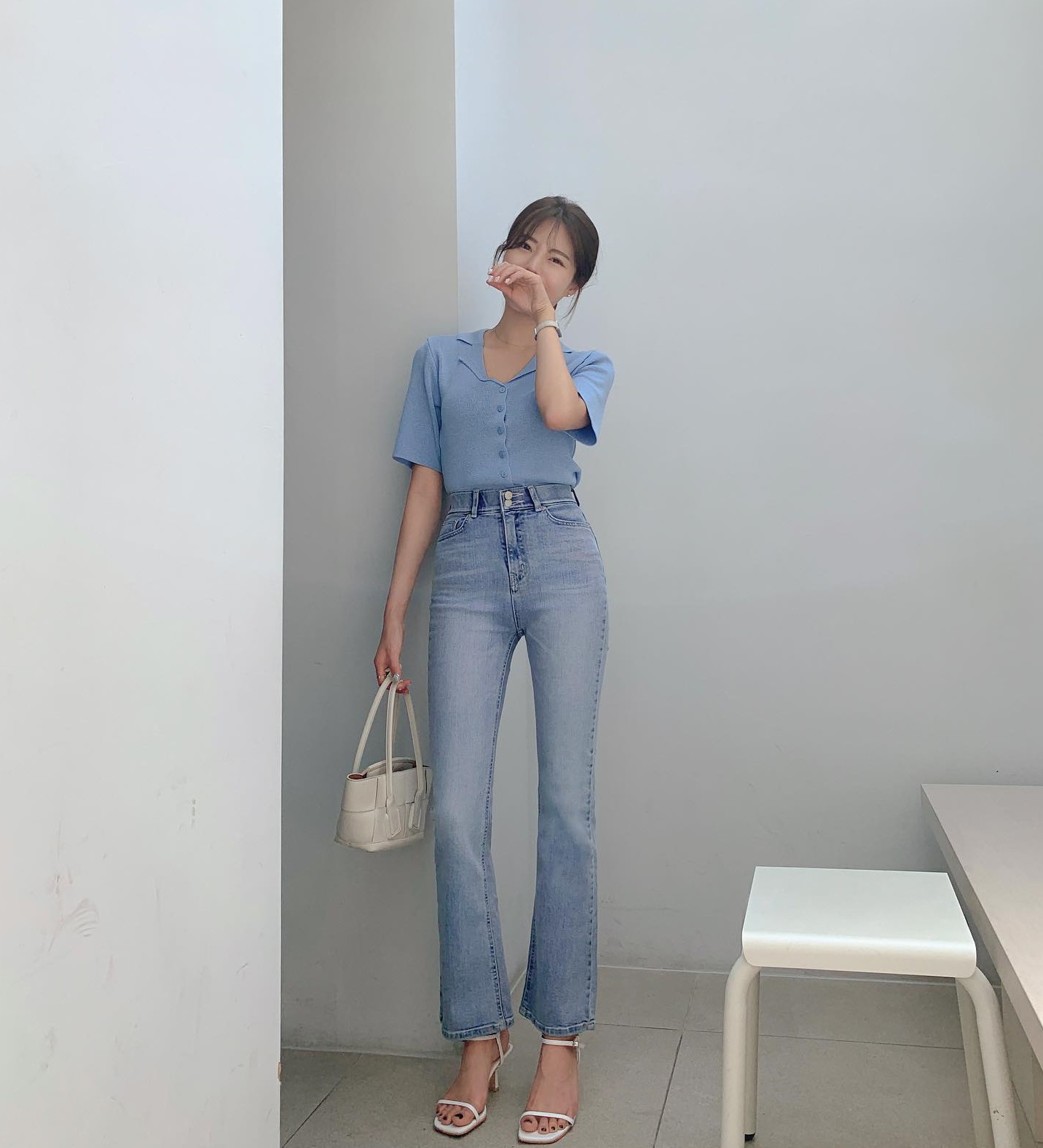 13 cách diện quần jeans với sandal tôn dáng tối ưu nhất - Ảnh 6.